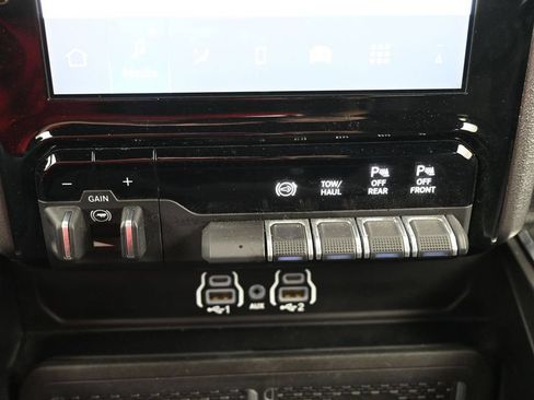 Used 2025 RAM 2500 Laramie w/ Night Edition AWD/4WD image 13
