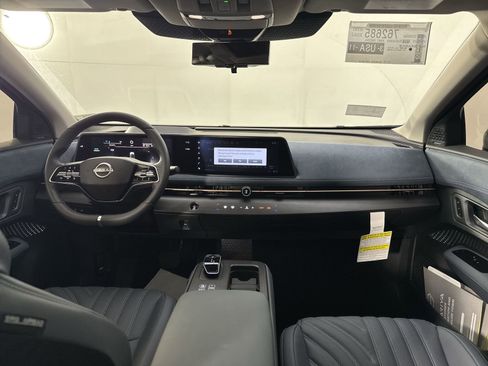 New 2025 Nissan Ariya Platinum image 24