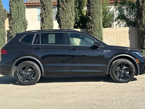 Certified 2024 Volkswagen Tiguan SE R-Line image 3