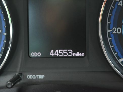 Used 2018 Toyota Corolla LE image 17