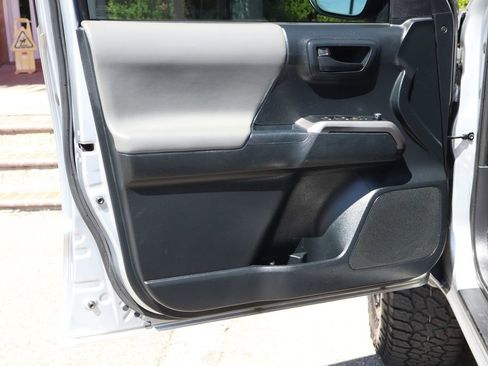 Used 2016 Toyota Tacoma SR5 image 16