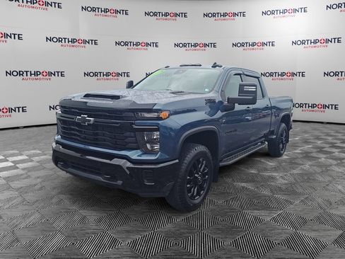 Used 2025 Chevrolet Silverado 2500 Custom w/ Custom Convenience Package AWD/4WD image 2
