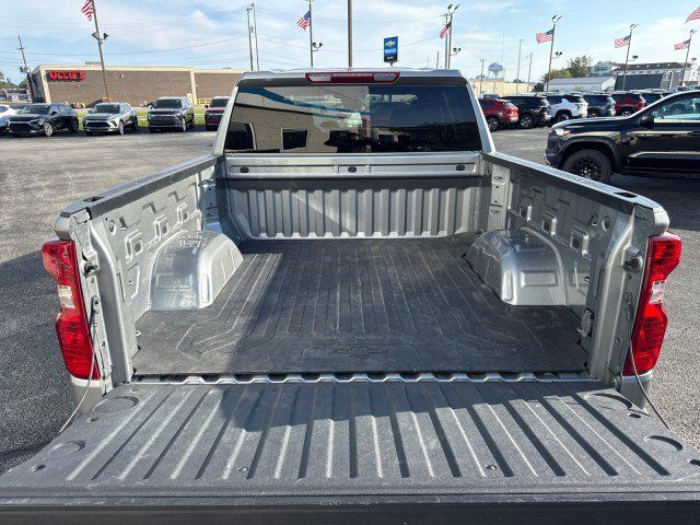 Used 2024 Chevrolet Silverado 1500 LT AWD/4WD image 5