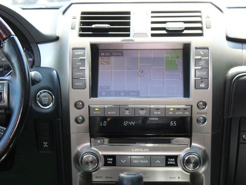 Used 2018 Lexus GX 460 Luxury AWD/4WD image 32
