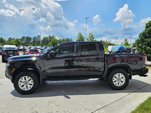 Used 2022 Nissan Frontier SV w/ Graphics Package AWD/4WD image 4