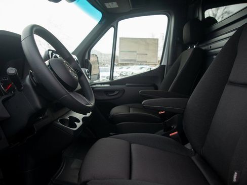 Used 2025 Mercedes-Benz Sprinter 4500 image 27