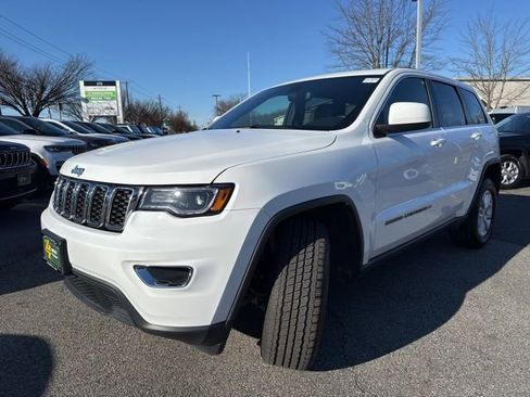 Used 2022 Jeep Grand Cherokee Laredo X image 3