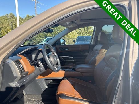 Used 2023 Nissan Pathfinder Platinum image 19