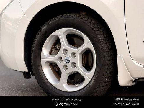 Used 2014 Nissan Leaf SV image 23