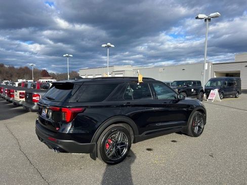 Certified 2025 Ford Explorer ST image 4