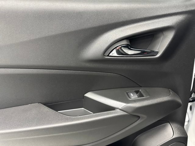 New 2026 Chevrolet Trax RS w/ Sunroof Package FWD image 24
