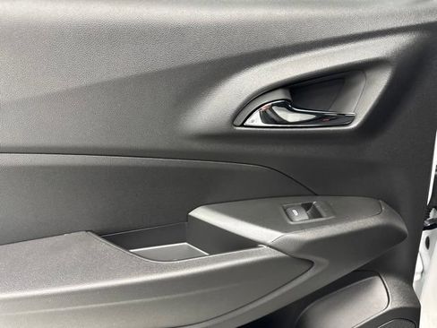 New 2026 Chevrolet Trax RS w/ Sunroof Package FWD image 24