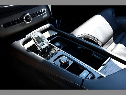 Certified 2023 Volvo XC90 B6 Ultimate w/ Protection Package Premier AWD/4WD image 37