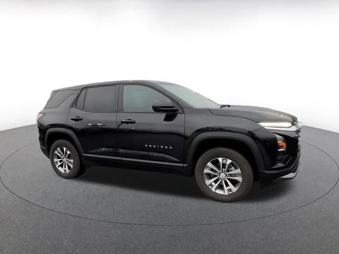 Used 2025 Chevrolet Equinox LT image 2