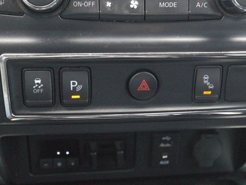 Used 2017 Nissan Titan PRO-4X AWD/4WD image 27