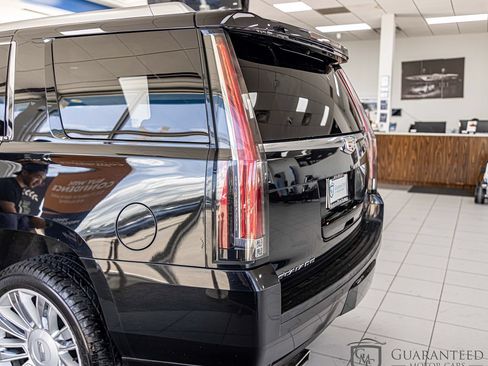 Used 2016 Cadillac Escalade Platinum AWD/4WD image 12