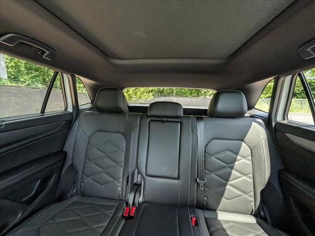 Certified 2025 Volkswagen Atlas Cross Sport SE w/ Panoramic Sunroof Package AWD/4WD image 17