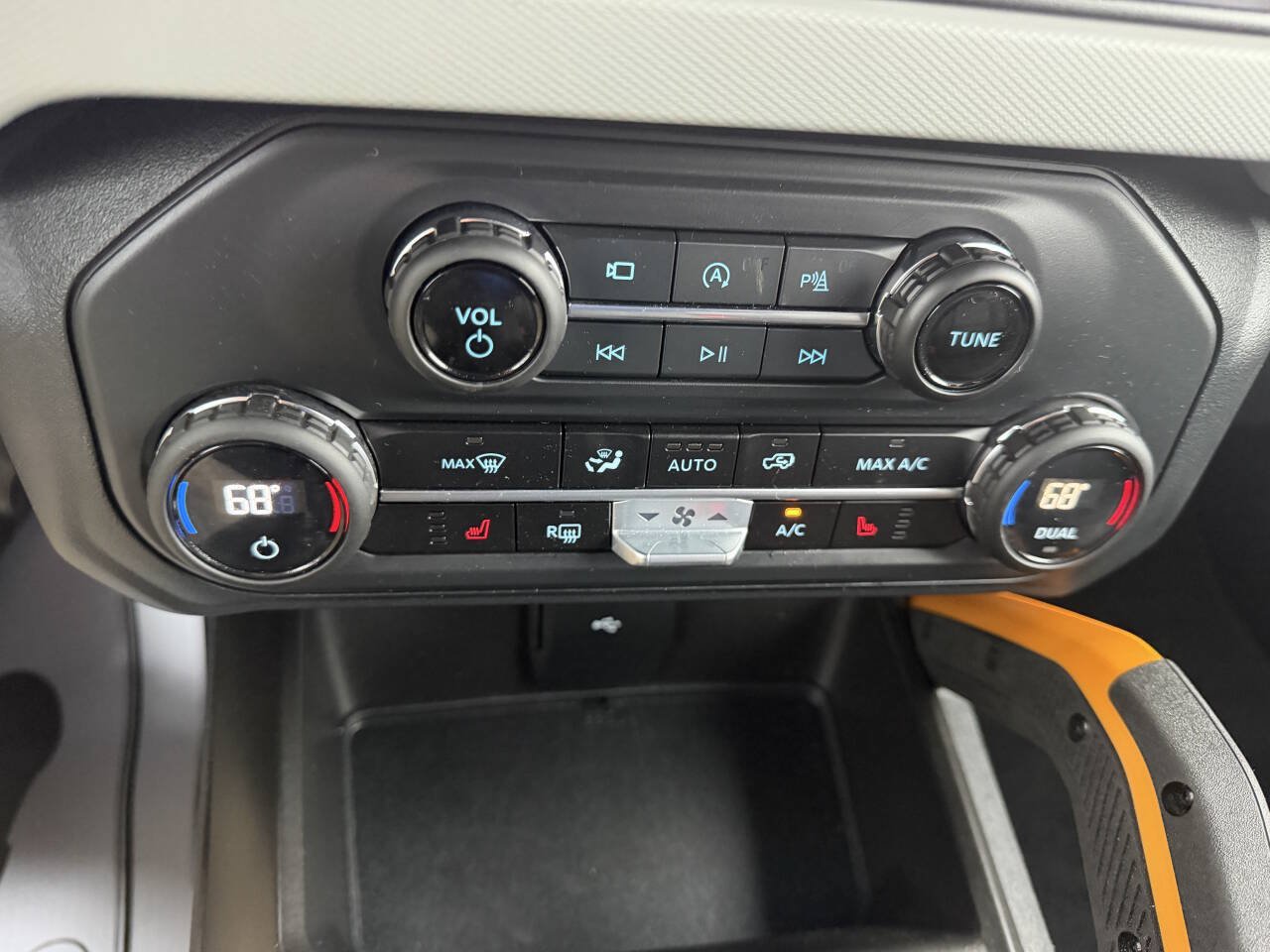 Used 2023 Ford Bronco Badlands w/ Sasquatch Package AWD/4WD image 16