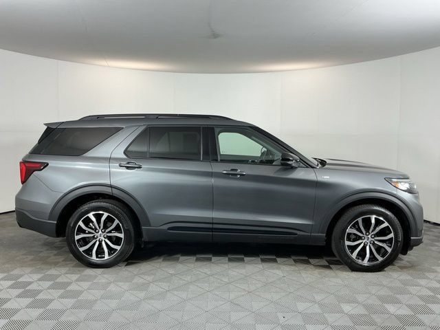 Used 2026 Ford Explorer ST-Line AWD/4WD image 4