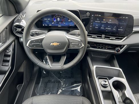 Used 2026 Chevrolet Equinox LT image 32