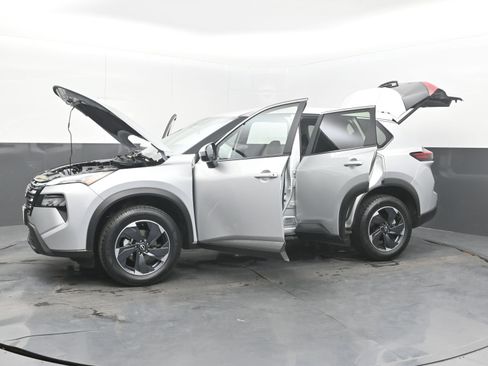 Used 2025 Nissan Rogue SV AWD/4WD image 42