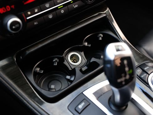 Used 2011 BMW 528i Sedan image 40