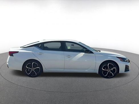 Used 2025 Nissan Altima 2.5 SR image 16
