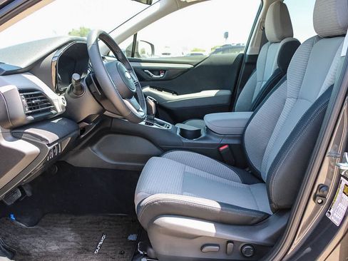 Used 2025 Subaru Outback Premium AWD/4WD image 17