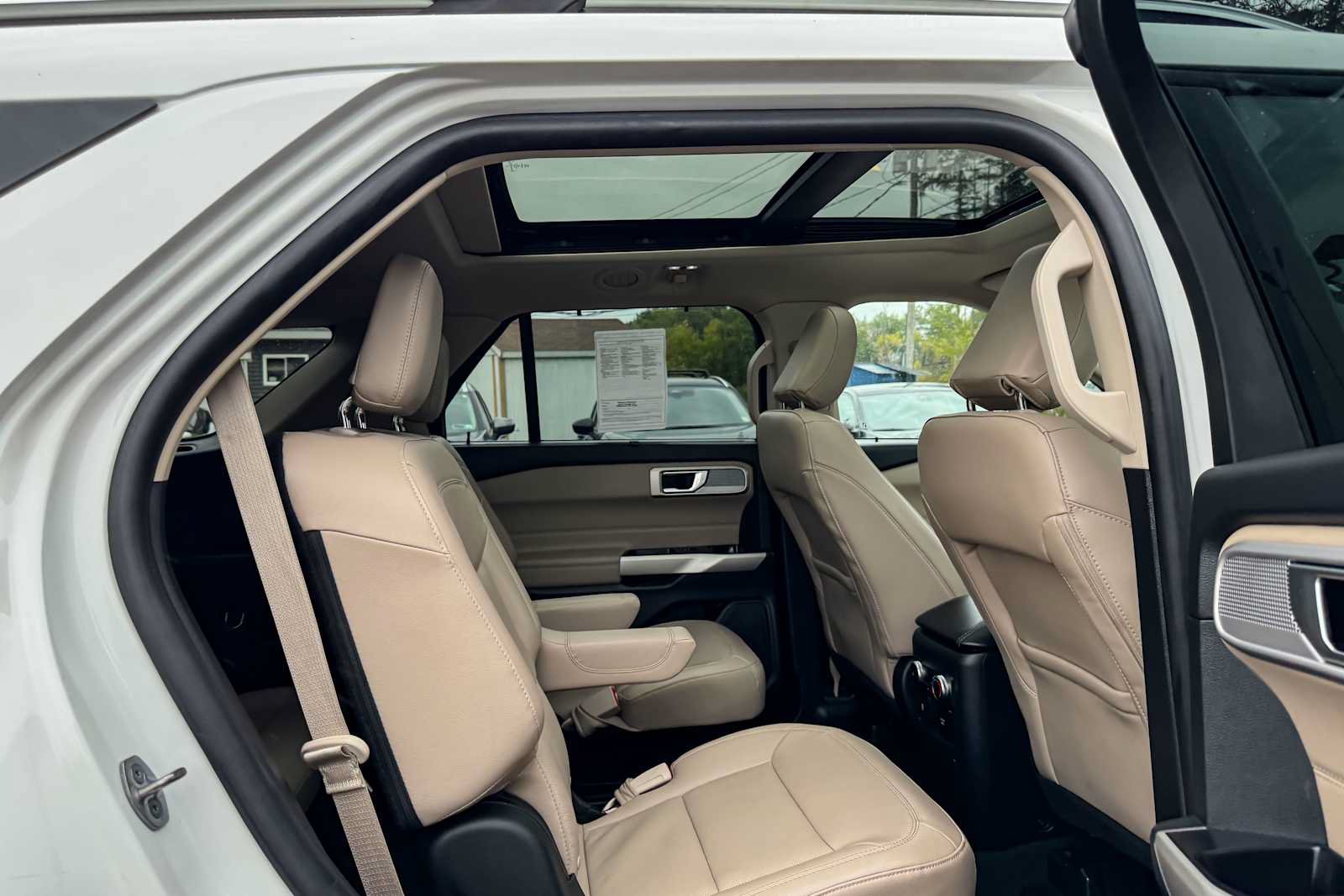 Used 2022 Ford Explorer Limited w/ Equipment Group 301A AWD/4WD image 10