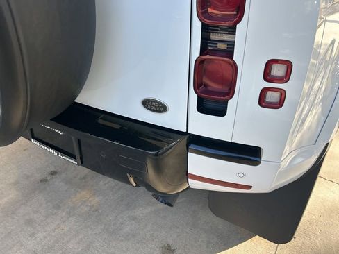 Used 2020 Land Rover Defender 110 SE image 23