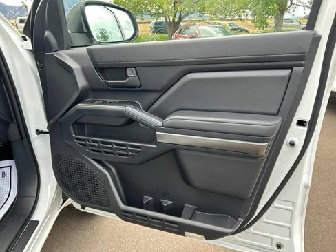 Used 2025 Toyota 4Runner SR5 AWD/4WD image 11