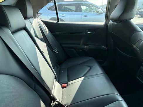 Used 2022 Toyota Camry XLE FWD image 10