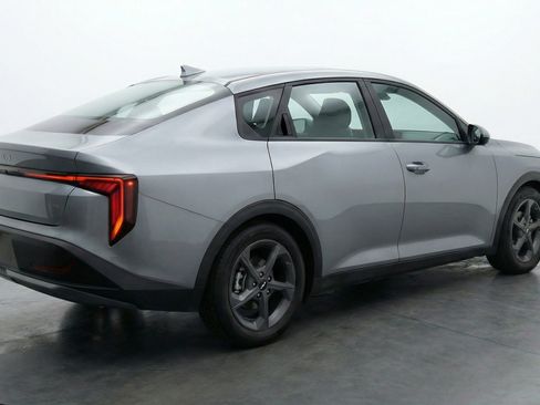 Used 2025 Kia K4 LXS image 9