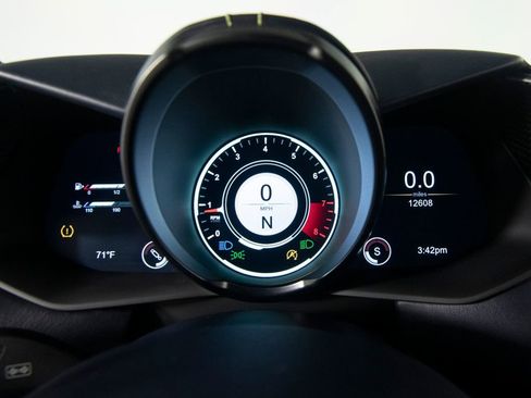 Used 2020 Aston Martin V8 Vantage AMR RWD image 18
