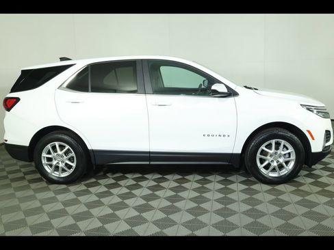 Used 2022 Chevrolet Equinox LT image 2