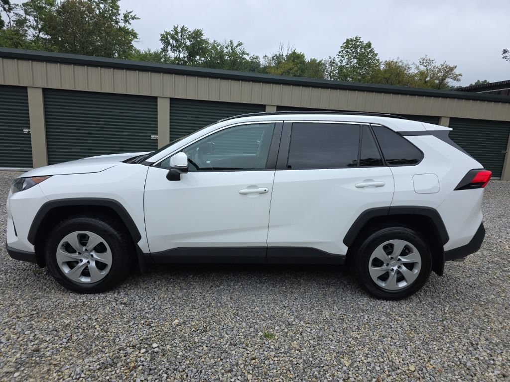 Certified 2021 Toyota RAV4 LE AWD/4WD image 3