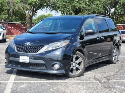 Used 2017 Toyota Sienna SE Premium