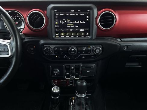 Used 2022 Jeep Gladiator Rubicon w/ LED Lighting Group AWD/4WD image 17