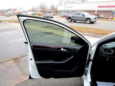 Used 2018 Volkswagen Jetta GLI image 17