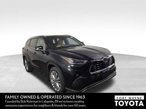 Used 2023 Toyota Highlander Platinum image 4