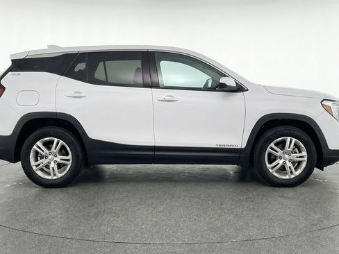 Used 2024 GMC Terrain SLE FWD image 11