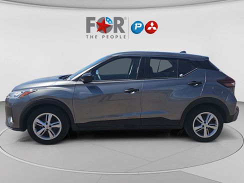 Used 2021 Nissan Kicks S FWD image 2