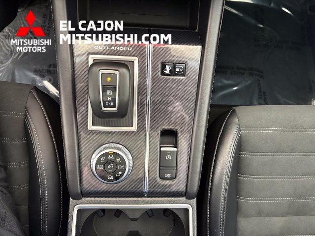 Used 2025 Mitsubishi Outlander SE AWD/4WD image 21