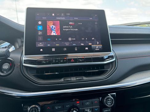 Used 2025 Jeep Compass Trailhawk image 18