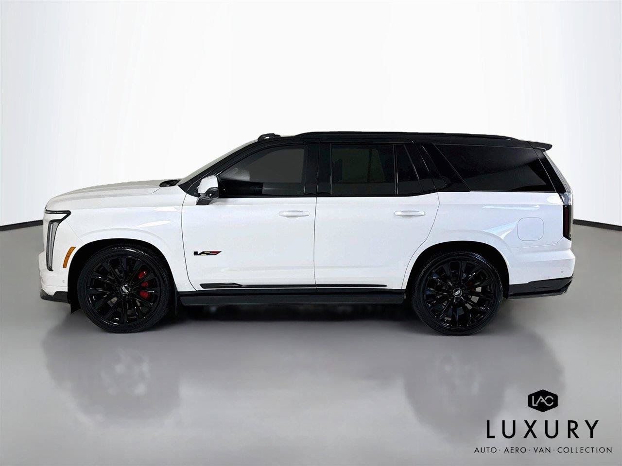 Used 2025 Cadillac Escalade V w/ LPO, ONYX Package AWD/4WD image 8
