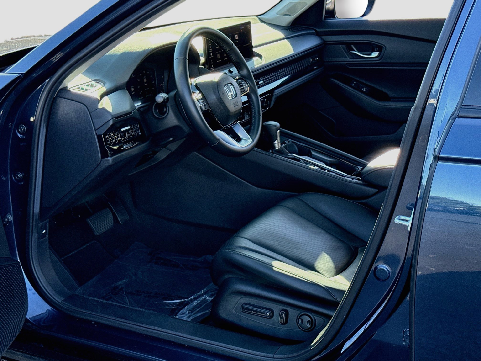 Used 2024 Honda Accord Touring image 11