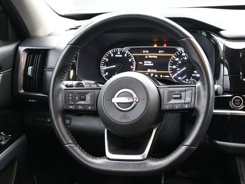 Used 2024 Nissan Pathfinder SL AWD/4WD image 11