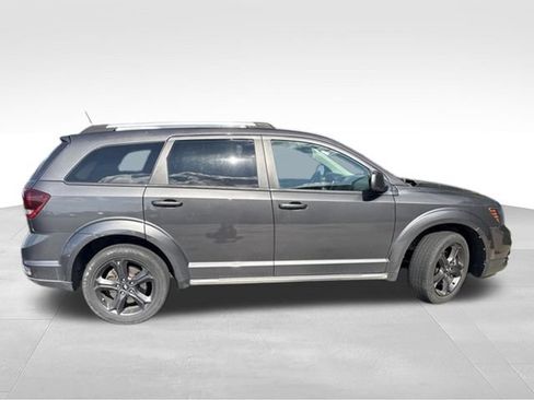 Used 2019 Dodge Journey Crossroad FWD image 3