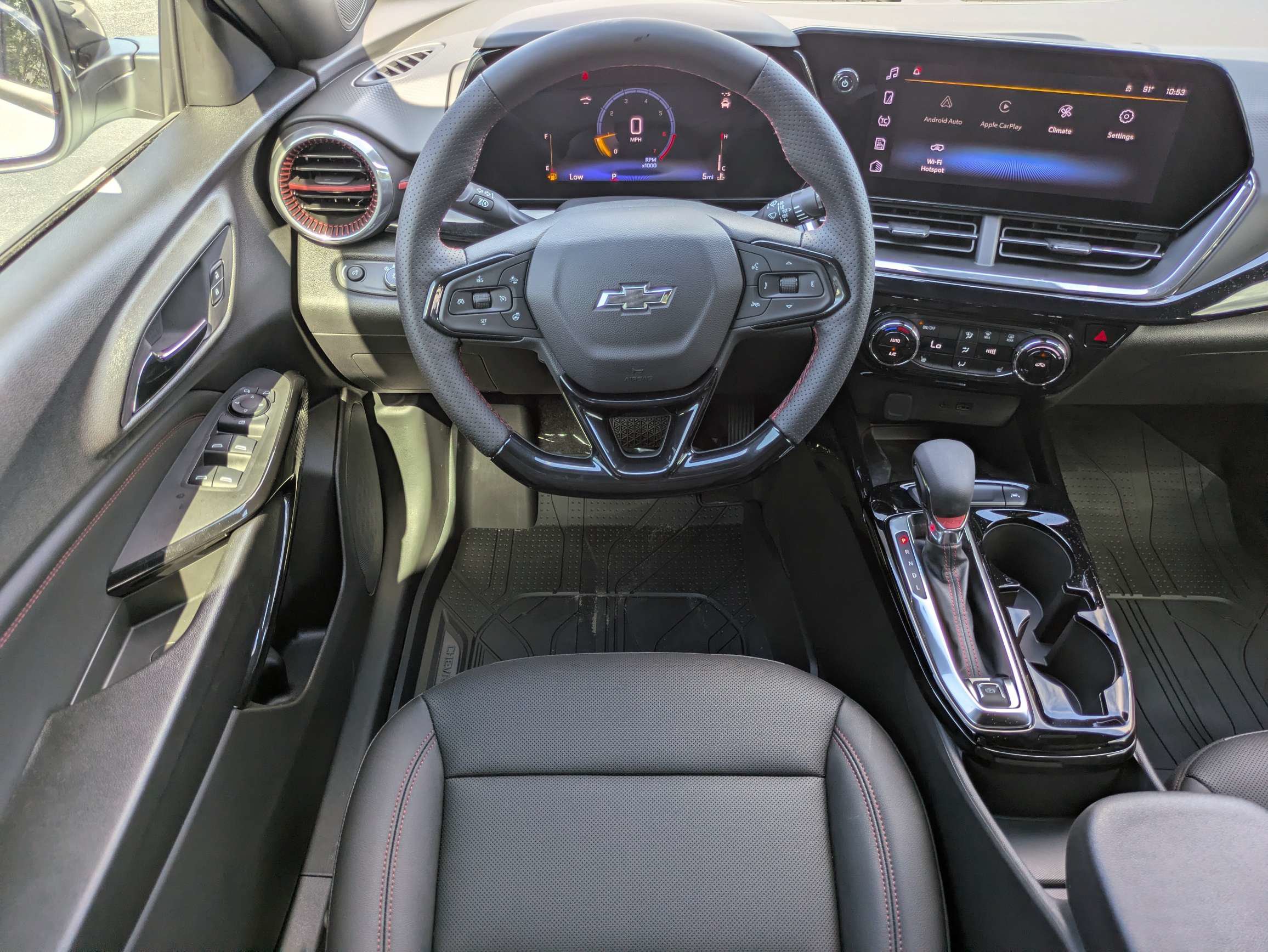 New 2026 Chevrolet Trax RS w/ Sunroof Package FWD image 4