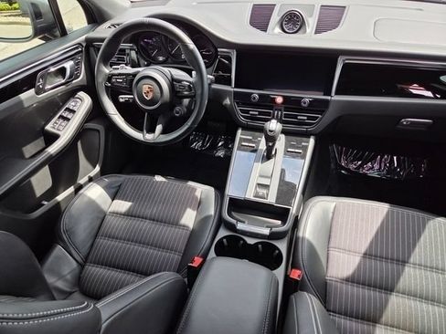 Used 2025 Porsche Macan Turbo AWD/4WD image 31